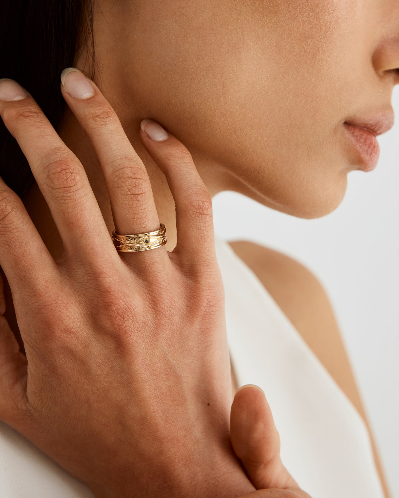 A woman wearing the Fauna Ring