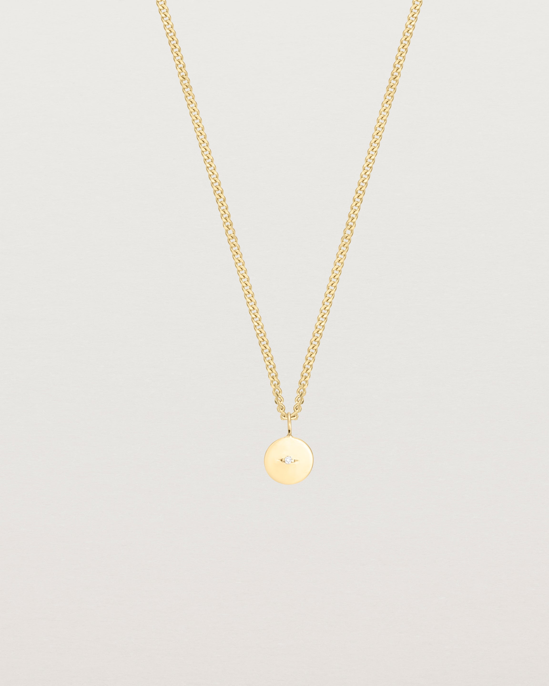 Front image of the Petits Eily necklace with diamond in yellow gold